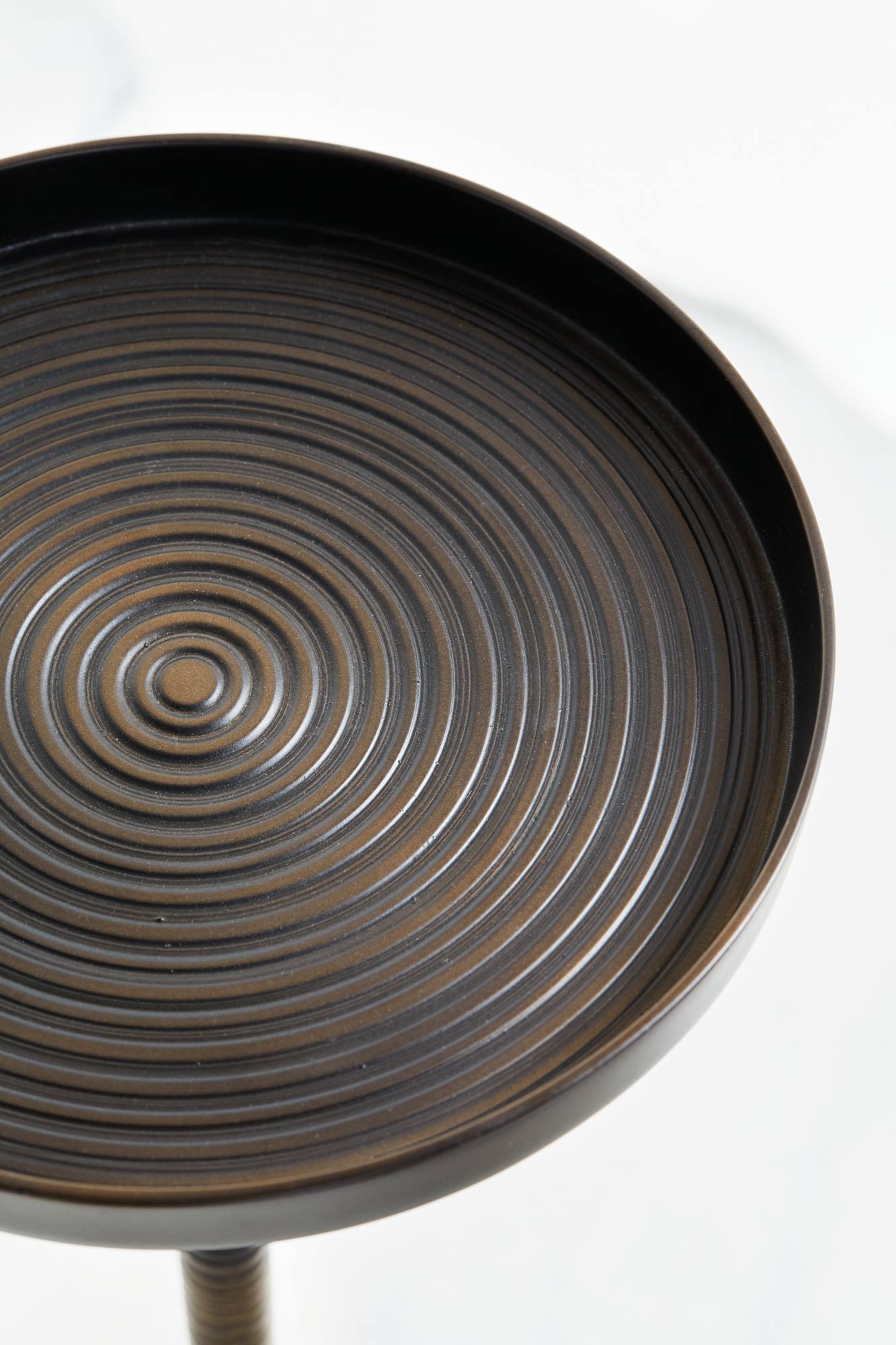 2017_Bernhardt_Interiors_Cordoba_Round_Chairside_Table_375-164_detail_02