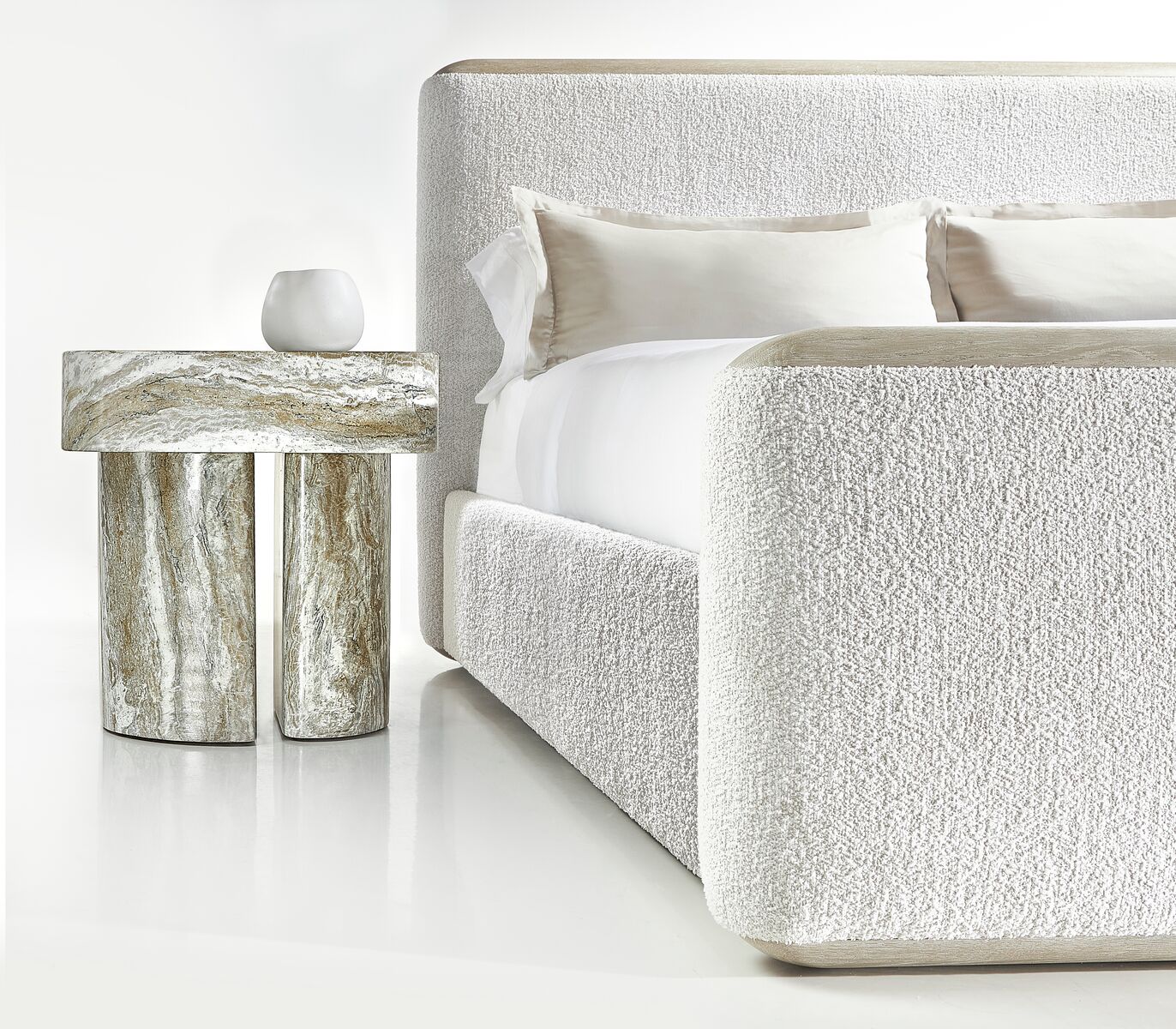 Arcadia upholstered Queen Bed - Image 4