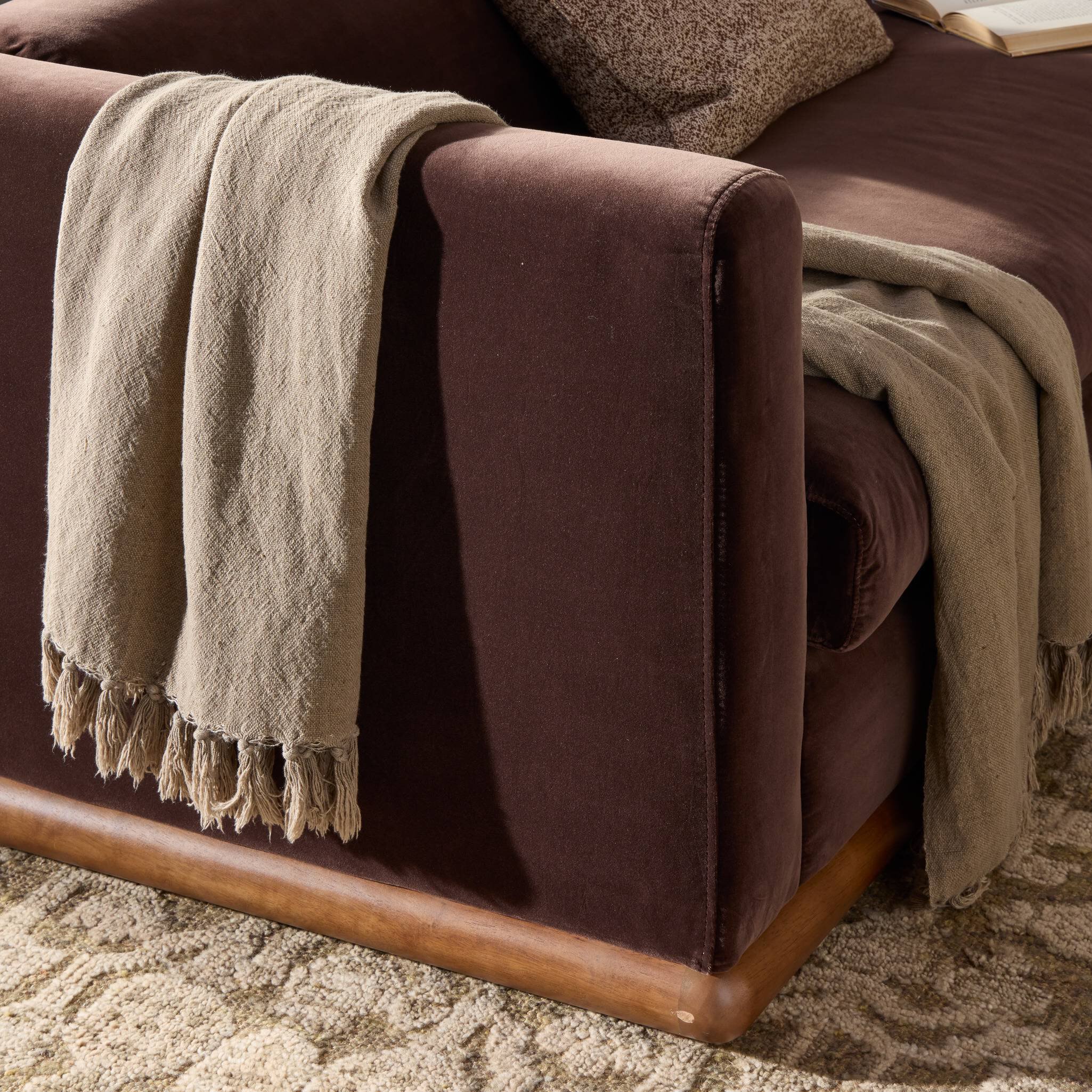 Elizabeth Sofa - Image 13