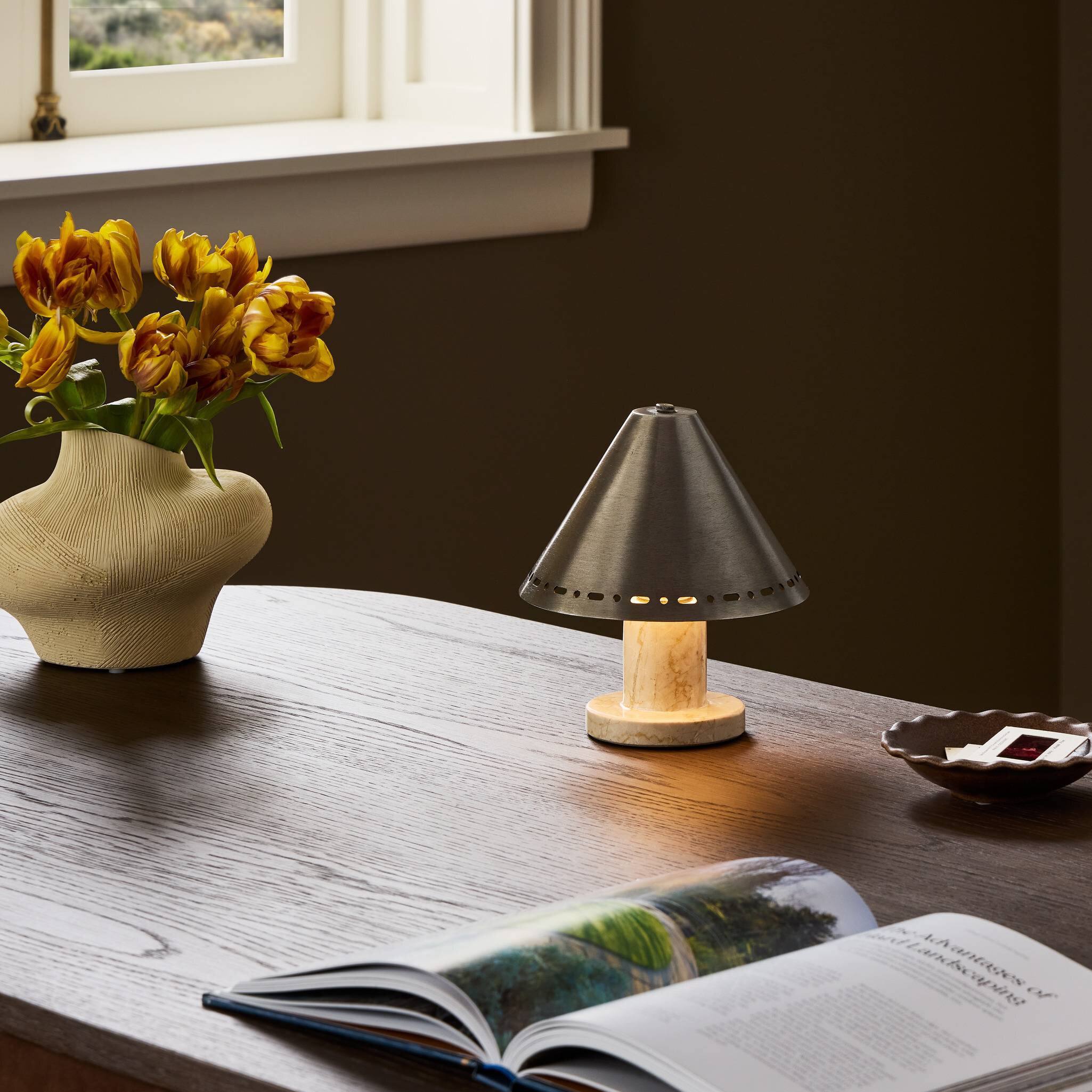 Azra Cordless Table Lamp - Image 4