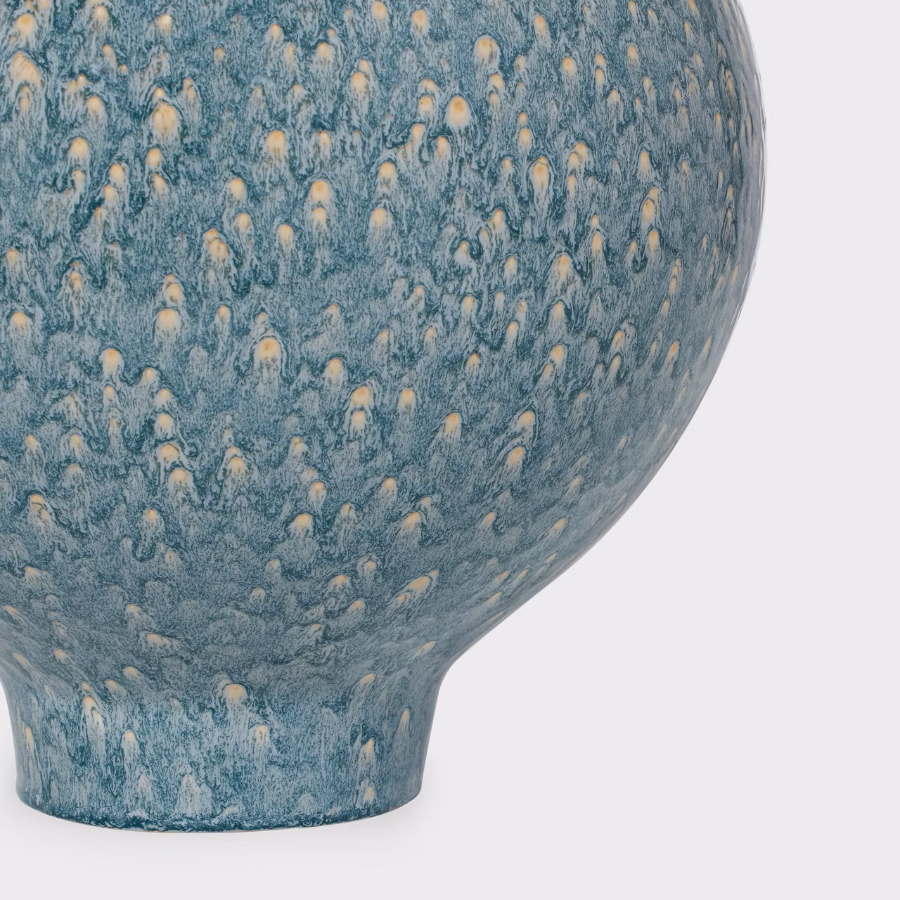 Gaios Table Lamp - Image 3